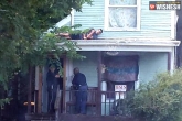 viral picture, police thief roof, viral man hides on roof while police are at the door, Viral pictures
