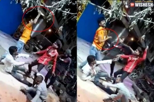 Viral Now: A Dancing Man stabs himself in Holi Celebrations
