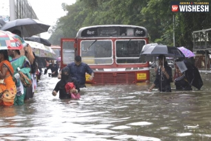 Mumbai&rsquo;s Heavy Rains Claim 5 Lives, CM Asks People To Stay Indoors