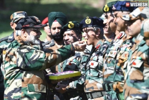 Narendra Modi Celebrates Diwali With Soldiers