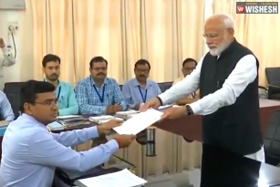 Narendra Modi Files his Nomination from Varanasi