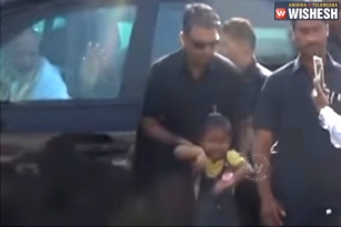PM Modi Breaks Security Protocol To Hug A 4 Year Old Girl In Surat