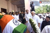 last rites, Prime Minister Narendra Modi, pm modi pays last rites to jayalalitha consoles panneerselvam ms natarajan, M natarajan