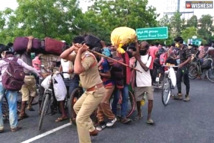 Police Beat Up Migrant Workers In Guntur