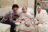 Bollywood, Dilip Kumar Health, dilip kumar s mooh bola beta srk pays him a visit, Shah rukh khan
