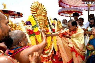 KCR inaugurates Sri Lakshmi Narasimha Swamy Temple in Yadadri