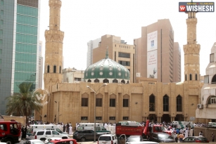 Suicide bomb explosion at Kuwaiti Shia mosque, many feared killed