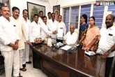 Telangana Congress defectors, Telangana Congress defectors, congress receives a major blow in telangana, Trs mla