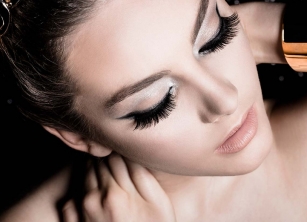 Tips for lasting make up in humid weather