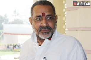 Union Minister Giriraj Singh&#039;s bizarre comments on Sonia Gandhi