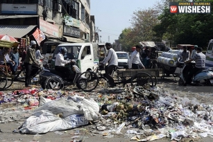 Unpaid Sweepers brought traffic to halt in East Delhi