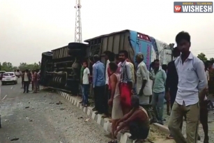 17 Killed After A Bus Hits Divider And Overturns In UP