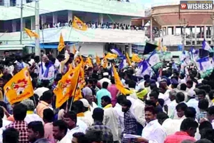 Clash between YSRCP and TDP Supporters in Vinukonda