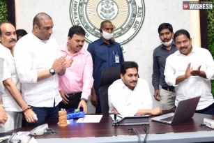 YS Jagan Launches Jagananna YSR Badugu Vikasam