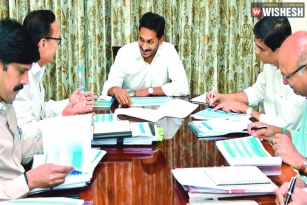 How YSR-Regime Bureaucrats Still on the Move with Former CM&#039;s Strategy