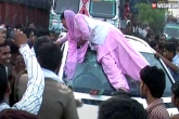 Sadhvi Pandey, Agra, young agra woman protest atop of mercedes went viral, Samajwadi party