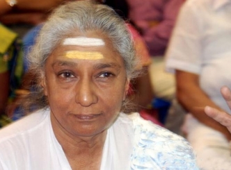 Singer Janaki slips, sustains head injuries 