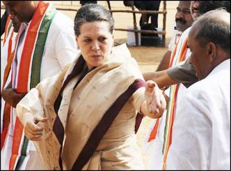 Sonia enquires Cong leaders about chances of party victory in by-polls