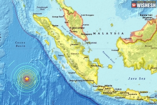 7.8 magnitude earthquake hits off Indonesia