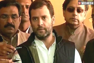 Rahul Gandhi targets Modi in Oommen Chandy invitation row