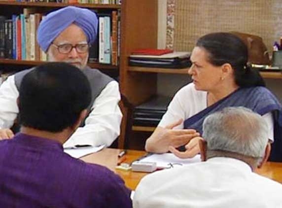 Sonia Gandhi meets party leaders on Cabinet reshuffle issue