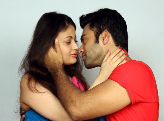 Navdeep romances with Sneha Ullal