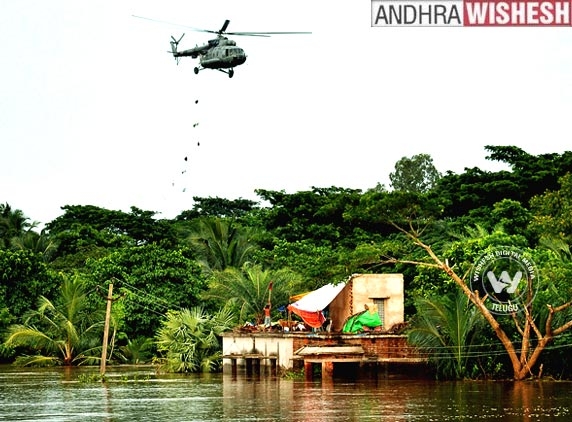 Choppers Evacuating and Dropping Food and Water Packets