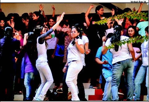 15 girls perform obscene dances