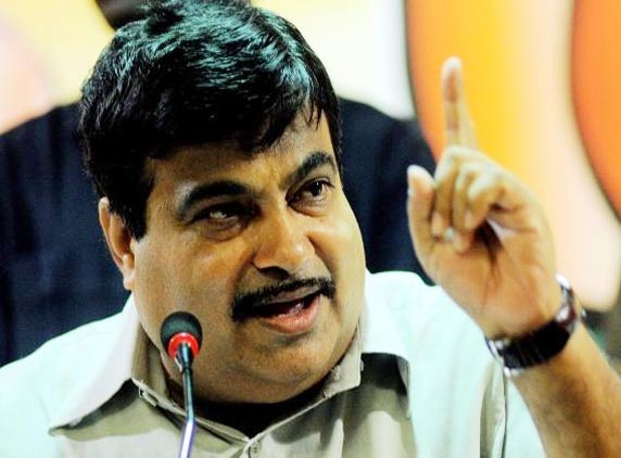 Controversy Cat Gets Gadkari&#039;s Tongue, Again !