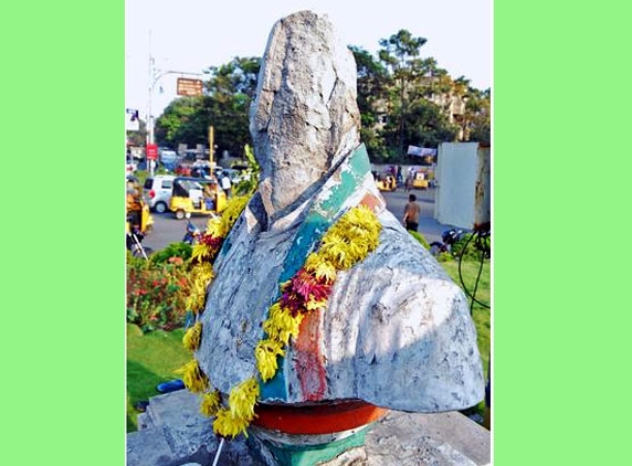 Rajiv Gandhi statue vandalised