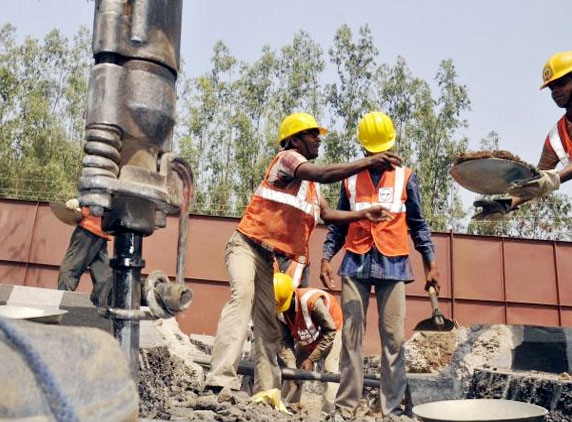 Metro rail works in full swing, 1st pillar by April end