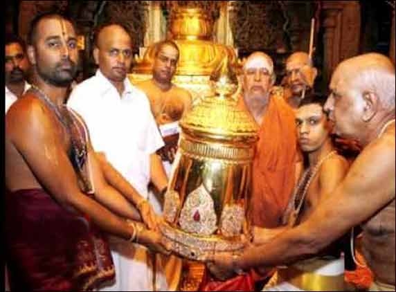 Devotee offers 10-kg golden feet to Lord Balaji