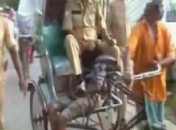 Bihar police rough up accused, caught on camera