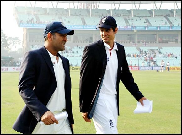 England won the toss, to bowl