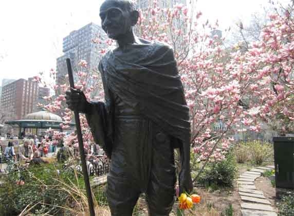 Gandhi statue spectacles stolen 