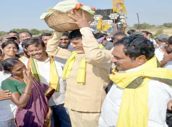 Vastunna Meekosam: Babu promises laptops for students