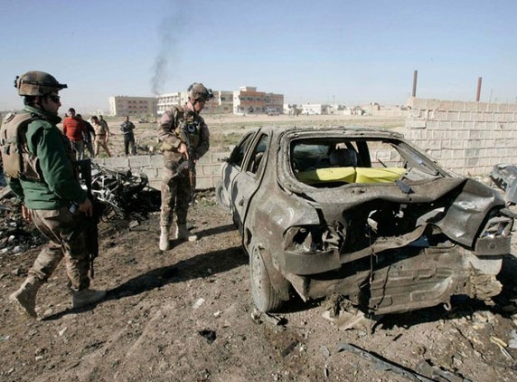 Bomb blasts in Iraq, 44 dead, 200 injured