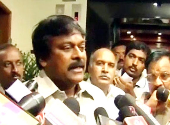 Hyderabad bomb blasts: Chiranjeevi visits hospital