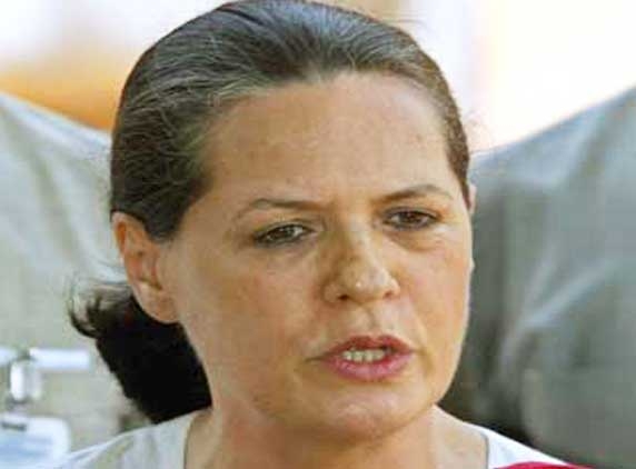 Sonia discusses poll debacle with top leaders 