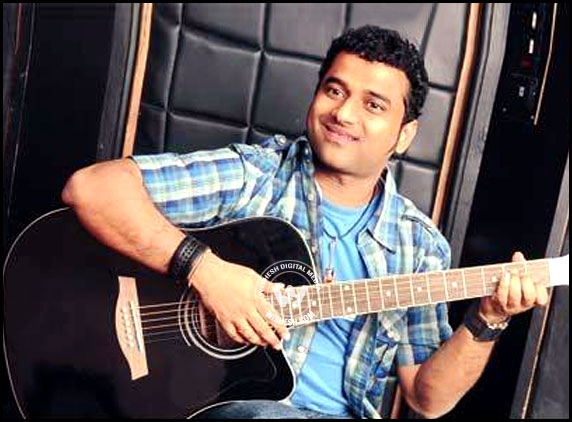 DSP the hero steals Mahesh&#039;s director