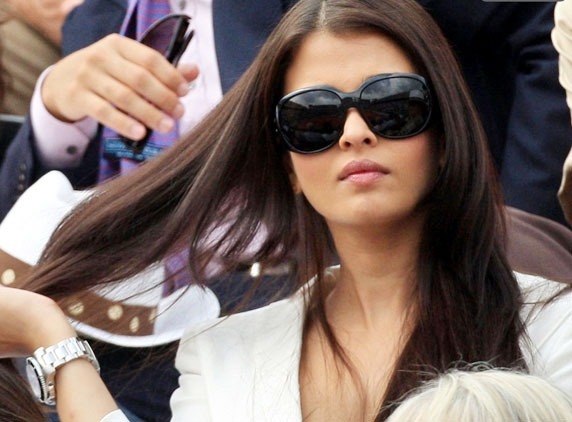 Aishwarya turns 38, retains her charm!