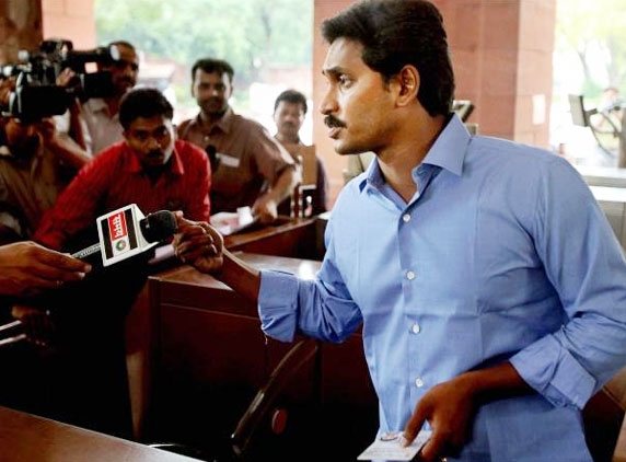 Jagan busy with patch-up efforts in Delhi?