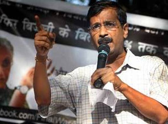 Anna to open new IAC bank account, Kejriwal drops the name 