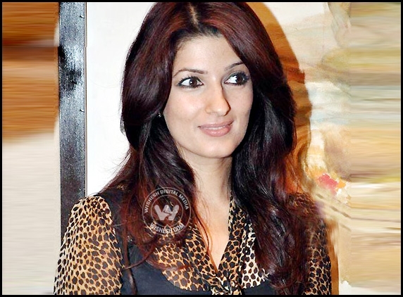  Twinkle Khanna joins Twitter