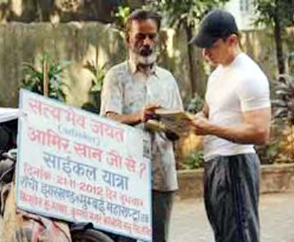 Crazy fan cycles 1700 kms for Aamir