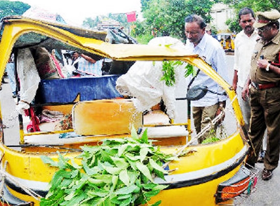 5 killed in road accident in Medak district 