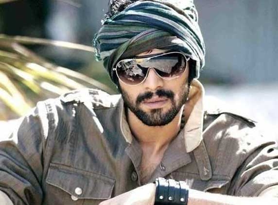 RaNa in a complete Mass role?