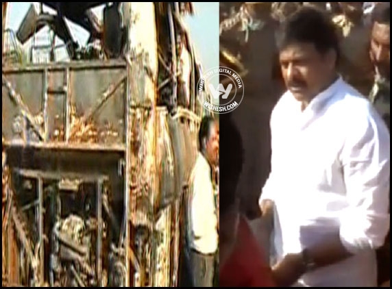 Chiranjeevi Visits the Place of Volvo bus Mishap in Mahaboonagar District