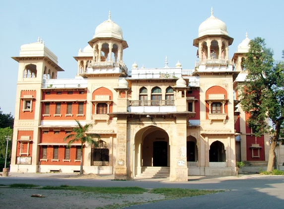 Allahabad Univ turns into battlefield