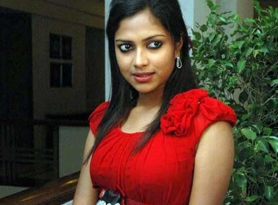 Hot Amala Paul to romance Dhanush